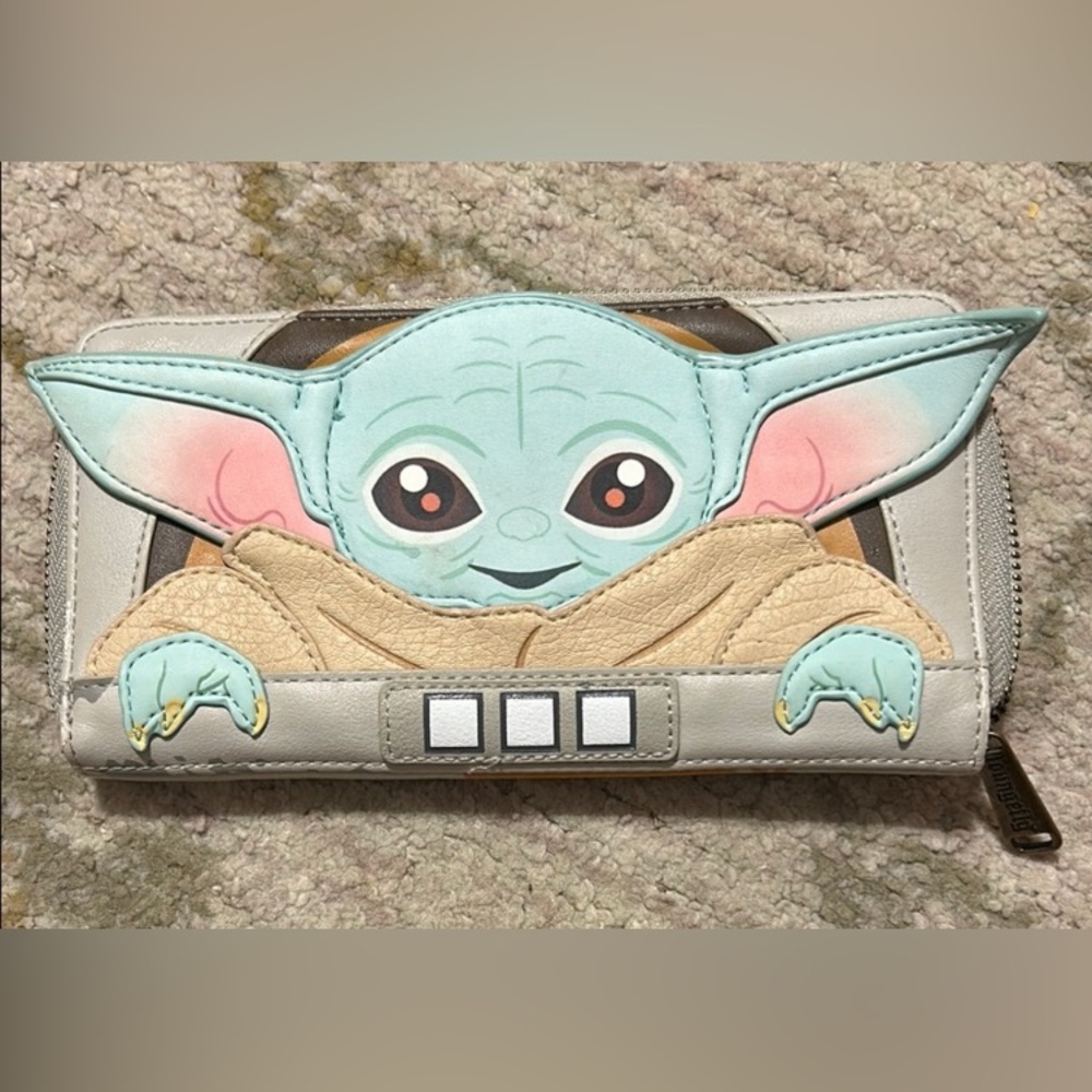 Lounge fly, baby Yoda wallet like new